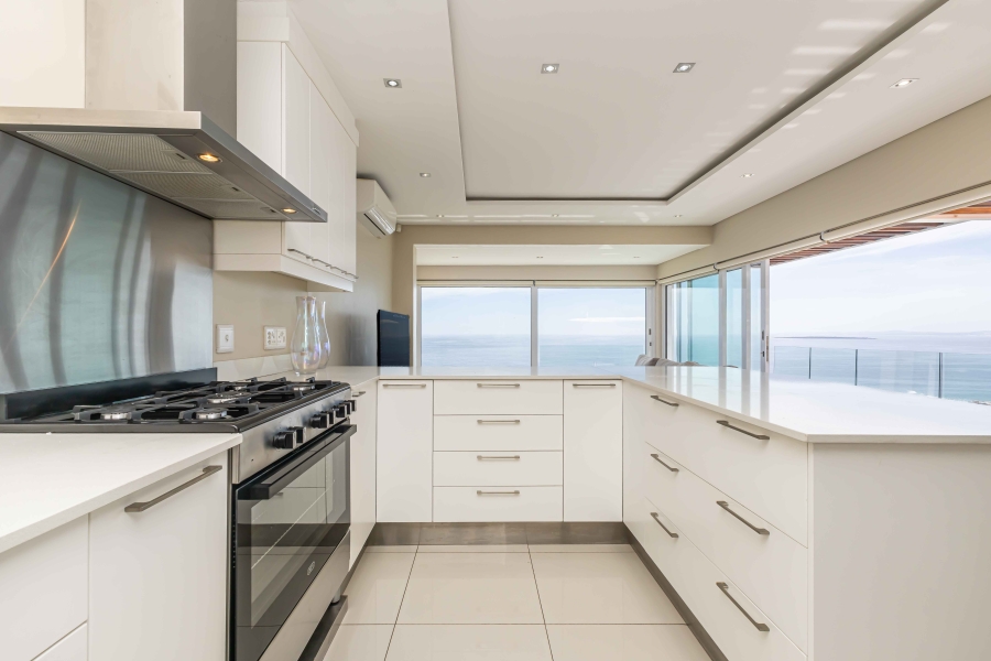 To Let 2 Bedroom Property for Rent in Bantry Bay Western Cape